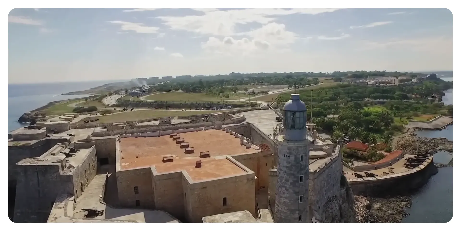 Classic cars and colonial architecture in Havana