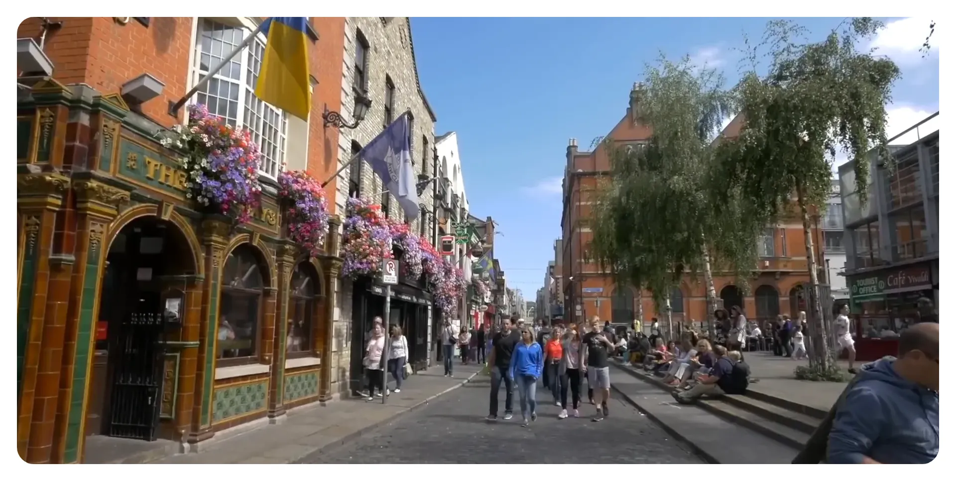 Bustling pub scene and Georgian architecture in Dublin