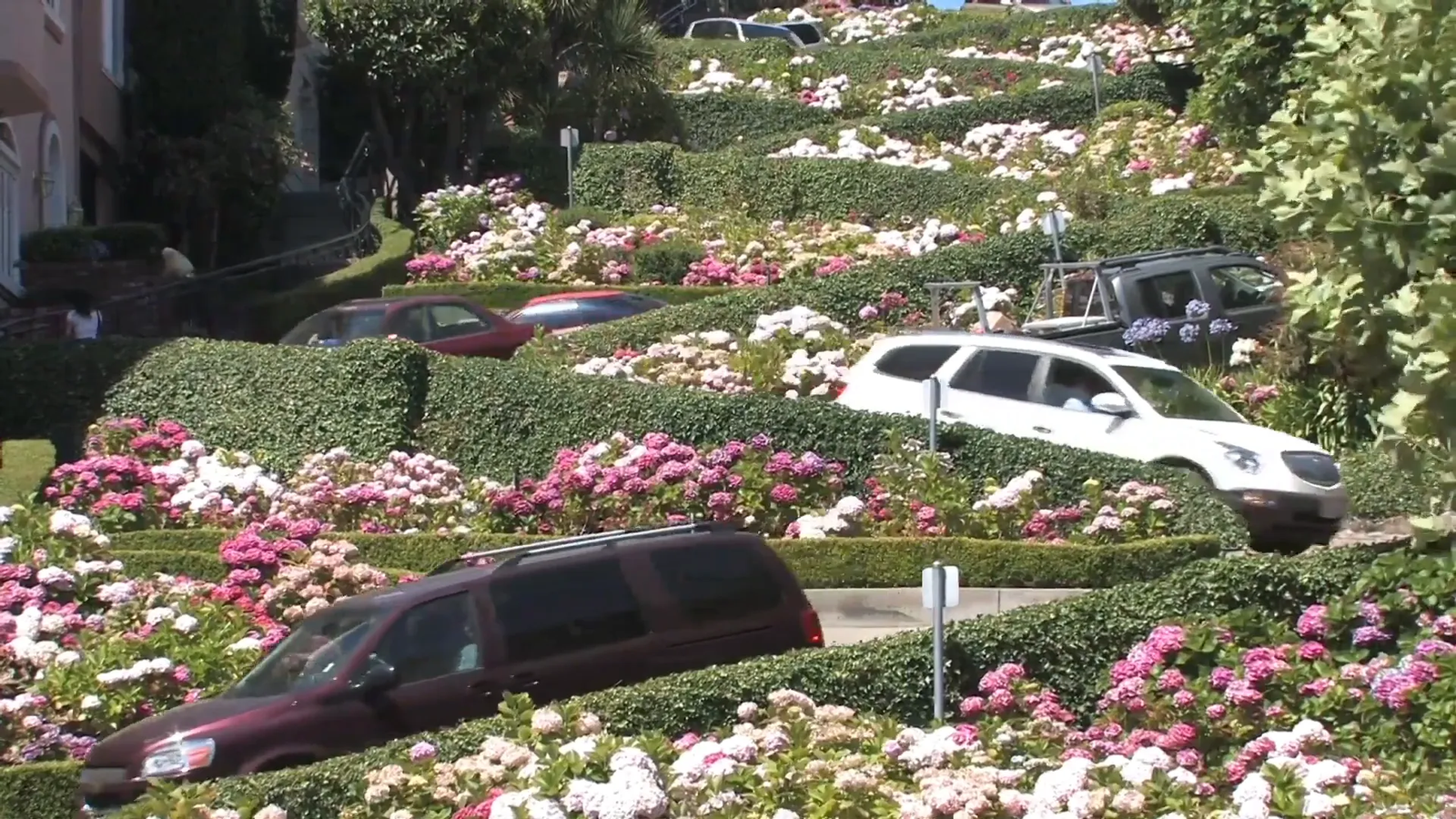Lombard Street’s winding hairpin turns lined with flowers