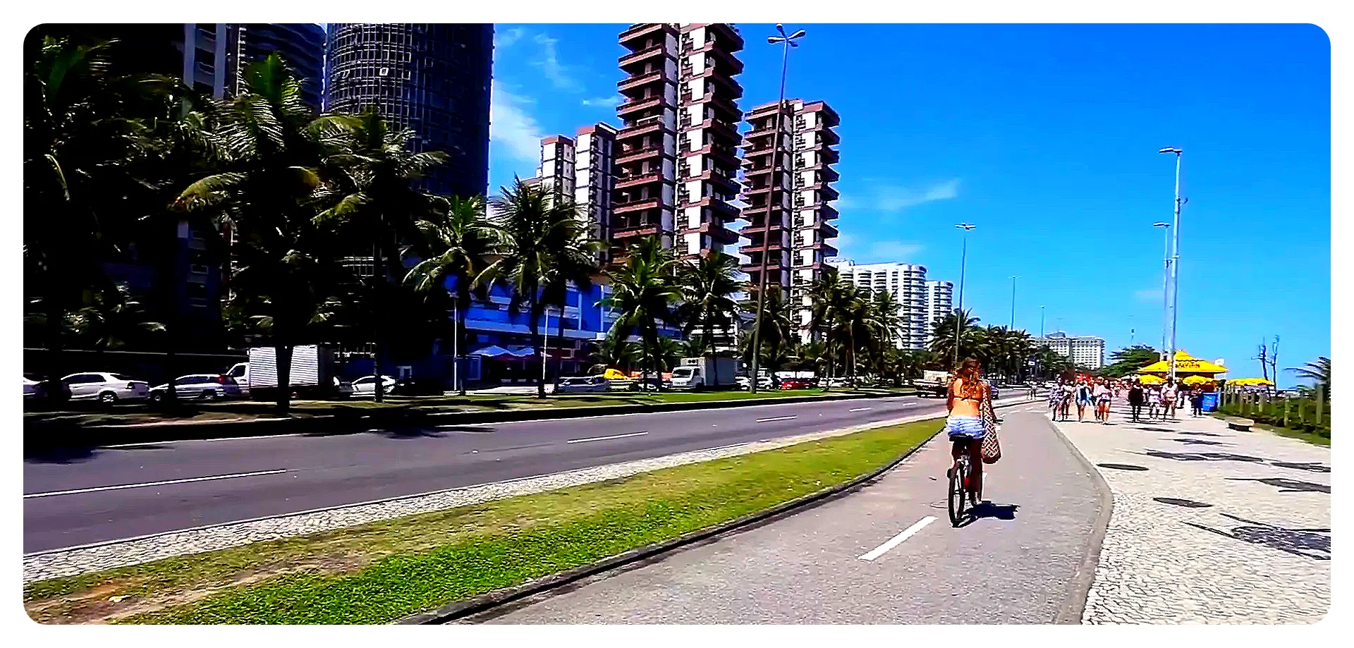 Barra de Tijuca Beach with kite surfers and white sand